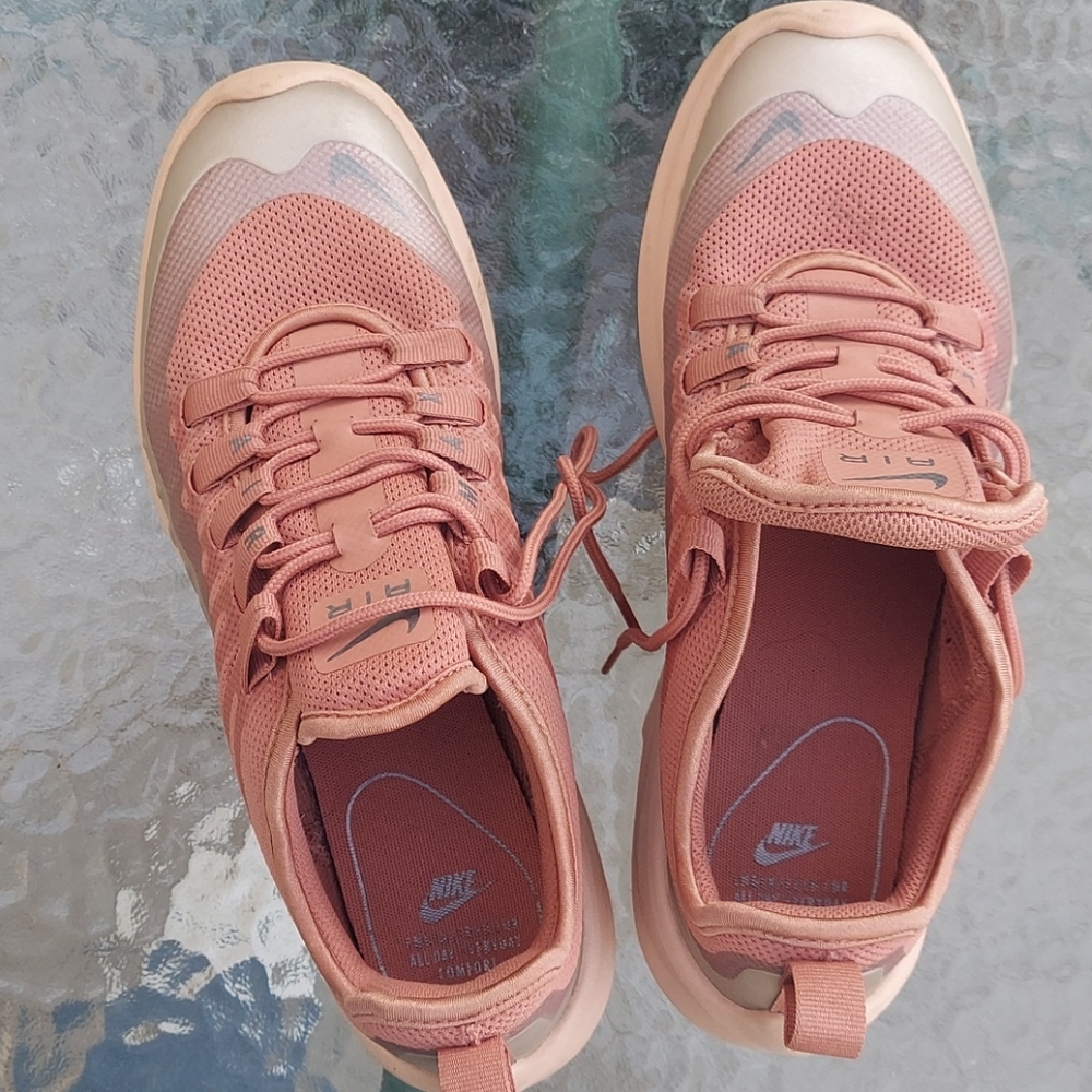 Womens nike sneakers